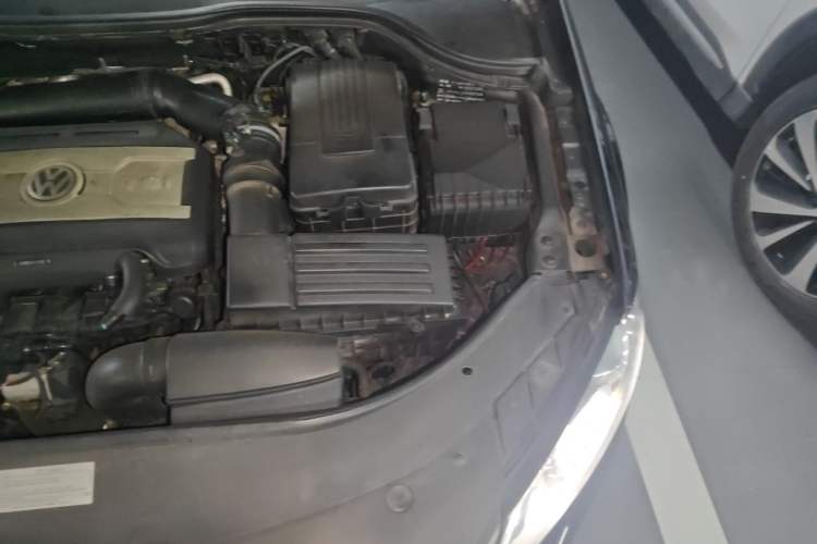 Used Volkswagen Magotan 2015 Revised Version 2.0 TSI Prestige Edition Engine Bay Left