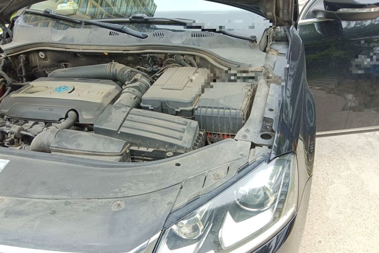 Used Volkswagen Magotan 2015 Facelift 1.8TSI Luxury Model Engine Bay Left