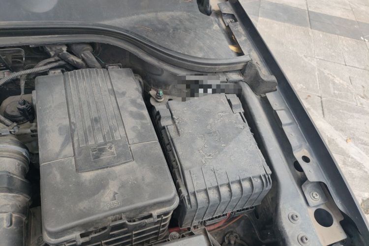 Used Volkswagen Magotan 2015 1.8TSI Prestige Model Engine Bay Left