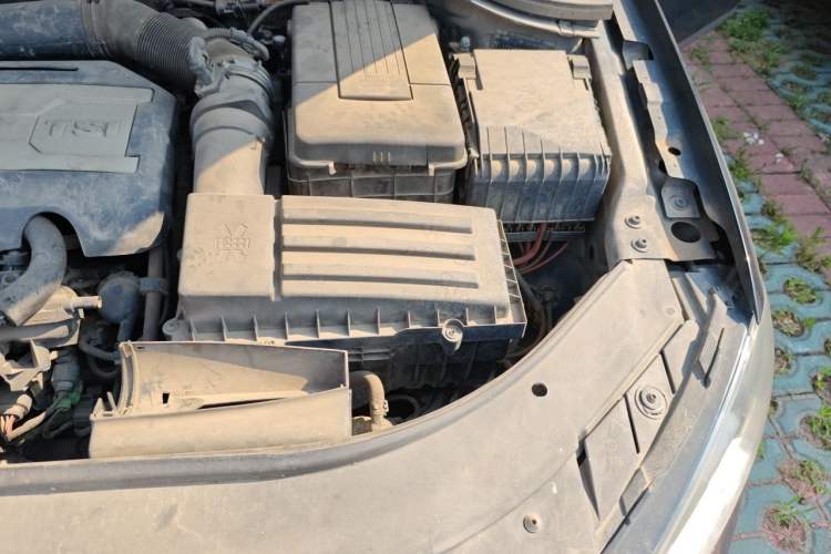 Used Volkswagen Magotan 2015 1.8TSI Advanced Model Engine Bay Left
