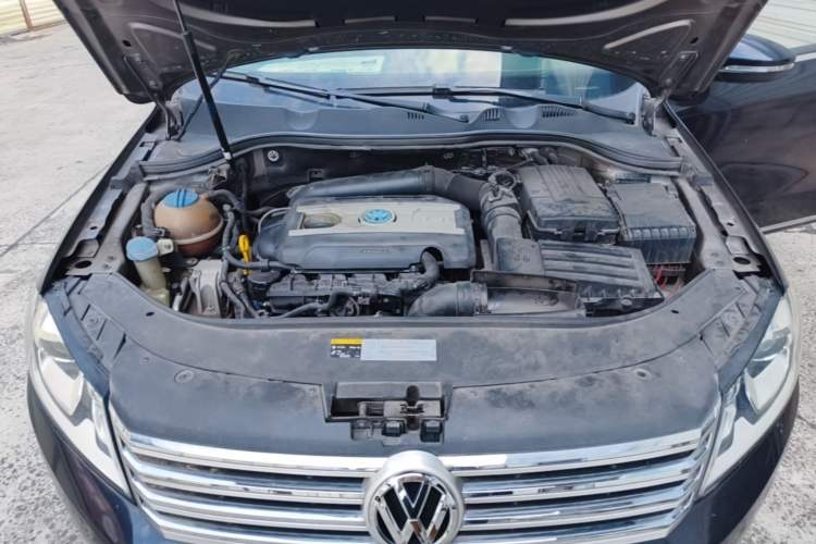 Used Volkswagen Magotan 2015 Facelift 1.8TSI Luxury Model Engine Bay