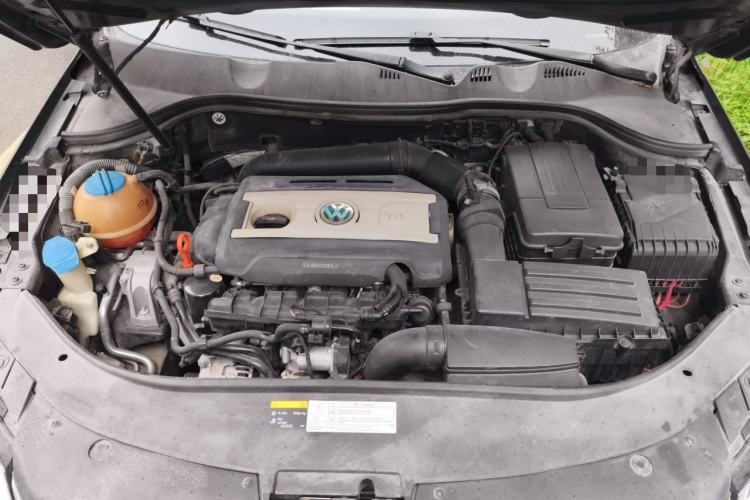 Used Volkswagen Magotan 2015 1.8TSI Luxury Model Engine Bay