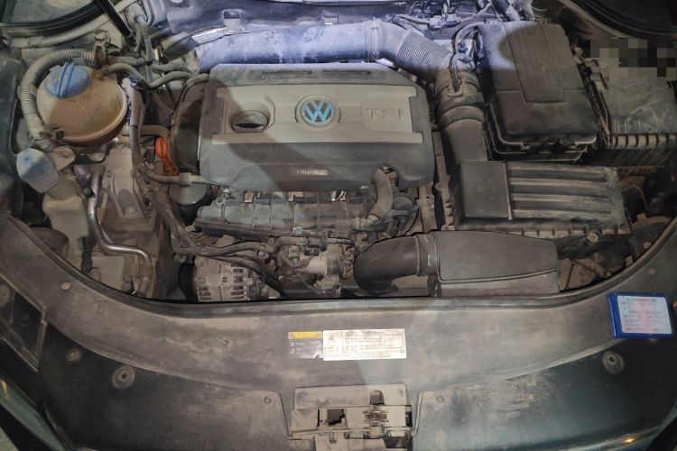 Used Volkswagen Magotan 2015 1.8TSI Advanced Model Engine Bay