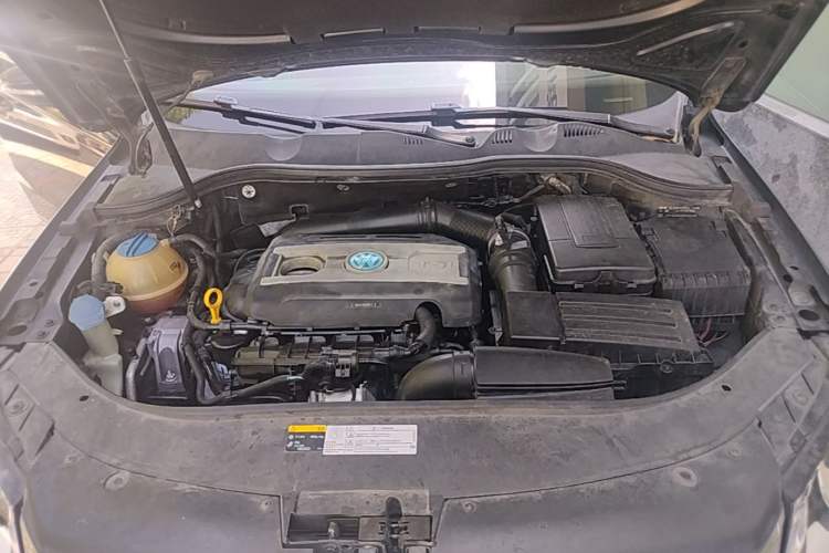 Used Volkswagen Magotan 2015 1.8TSI Advanced Model Engine Bay
