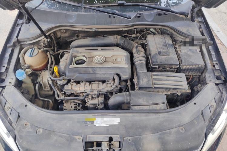 Used Volkswagen Magotan 2015 Facelift 1.8TSI Luxury Model Engine Bay