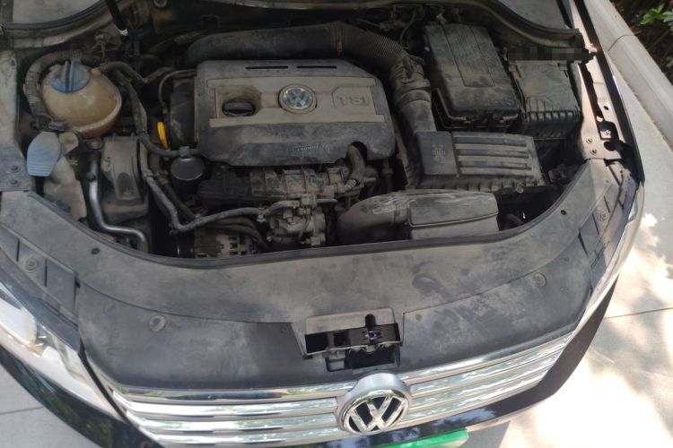 Used Volkswagen Magotan 2015 1.8TSI Luxury Model Engine Bay
