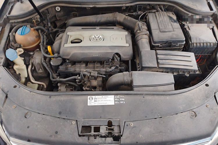 Used Volkswagen Magotan 2015 1.8TSI Advanced Model Engine Bay