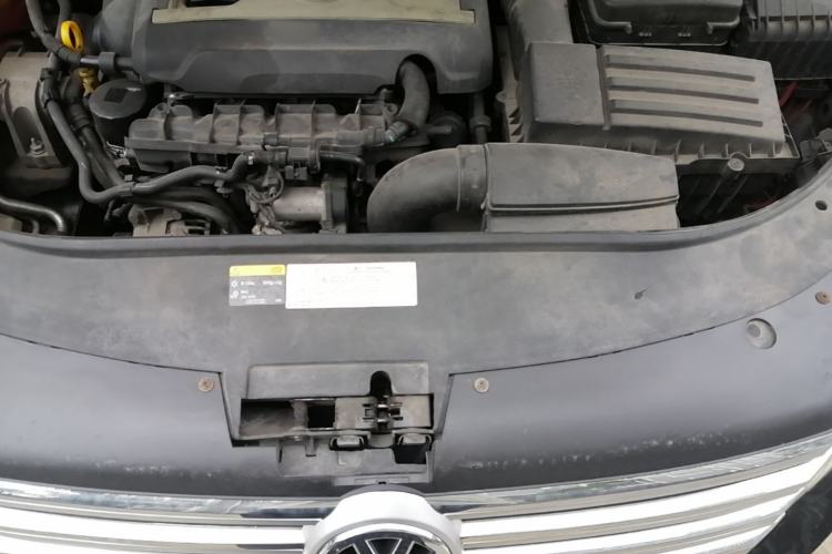 Used Volkswagen Magotan 2015 1.8TSI Luxury Model Engine Bay