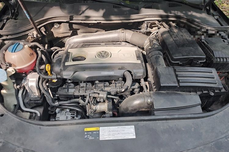 Used Volkswagen Magotan 2015 1.8TSI Luxury Model Engine Bay