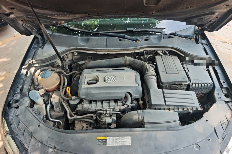 Used Volkswagen Magotan 2015 Revised 1.8TSI Prestige Version Engine Bay