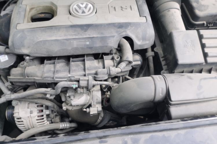 Used Volkswagen Magotan 2015 1.8TSI Luxury Model Engine Bay