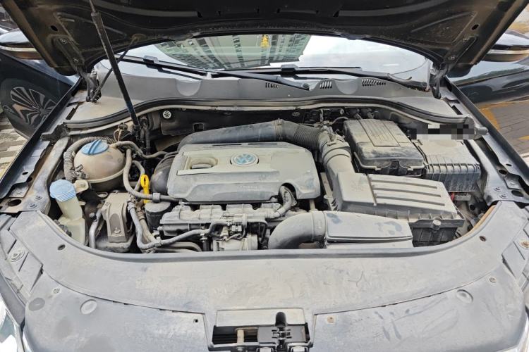 Used Volkswagen Magotan 2015 Facelift 1.8TSI Luxury Model Engine Bay