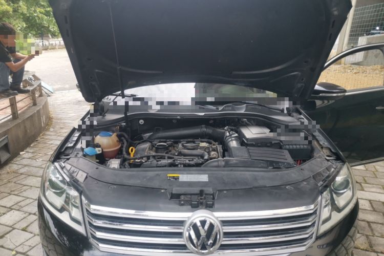 Used Volkswagen Magotan 2015 1.8TSI Luxury Model Engine Bay