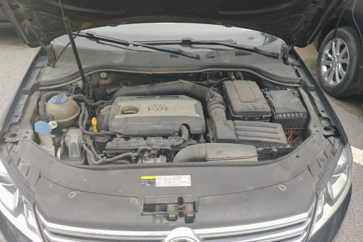 Used Volkswagen Magotan 2015 Revised 1.8TSI Prestige Version Engine Bay