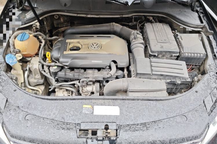 Used Volkswagen Magotan 2015 Revised Version 2.0 TSI Luxury Edition Engine Bay