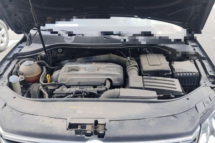 Used Volkswagen Magotan 2015 1.8TSI Luxury Model Engine Bay