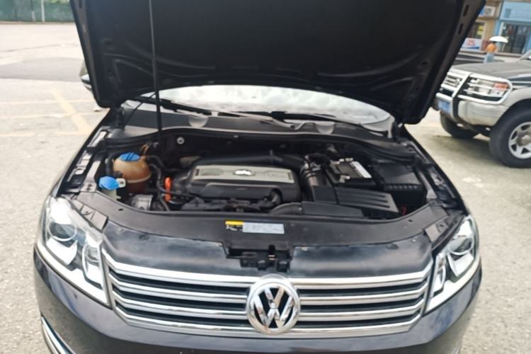 Used Volkswagen Magotan 2015 1.8TSI Advanced Model Engine Bay