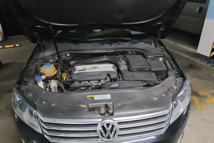 Used Volkswagen Magotan 2015 1.8TSI Advanced Model Engine Bay