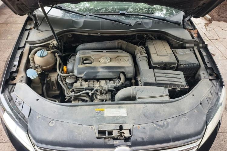 Used Volkswagen Magotan 2015 1.8TSI Advanced Model Engine Bay