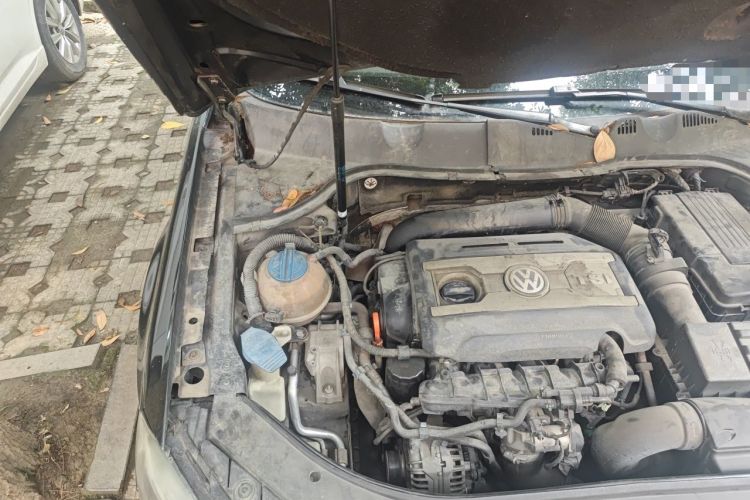 Used Volkswagen Magotan 2015 1.8TSI Advanced Model Engine Bay Right