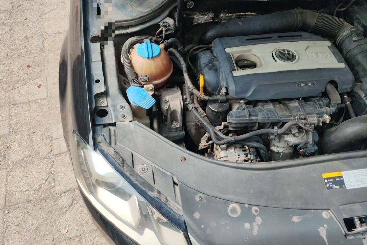 Used Volkswagen Magotan 2015 1.8TSI Comfort Model Engine Bay Right