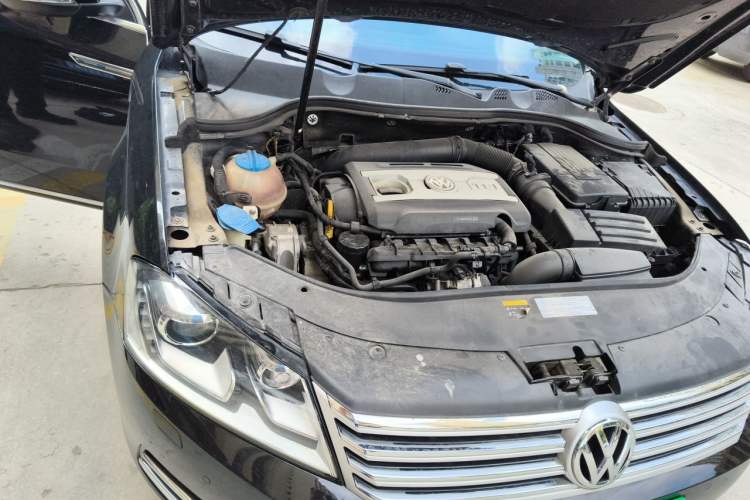 Used Volkswagen Magotan 2015 Revised Version 2.0 TSI Luxury Edition Engine Bay Right