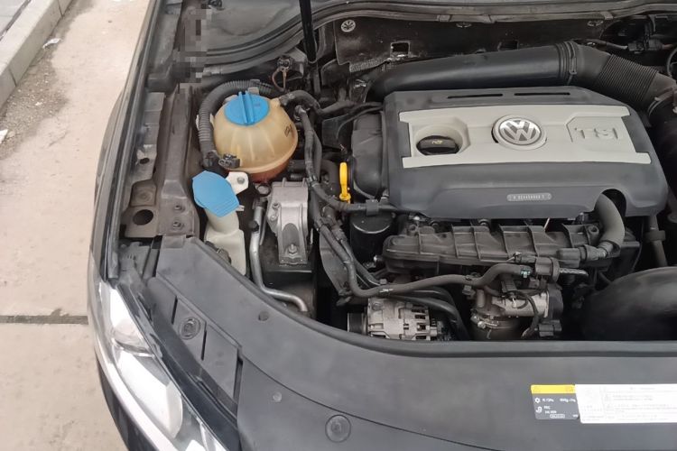 Used Volkswagen Magotan 2015 Revised 1.8TSI Prestige Version Engine Bay Right