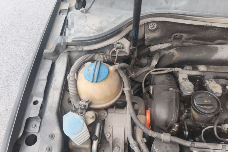 Used Volkswagen Magotan 2015 1.8TSI Advanced Model Engine Bay Right