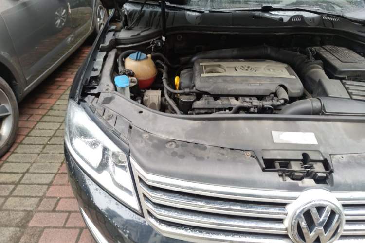 Used Volkswagen Magotan 2015 Facelift 1.8TSI Luxury Model Engine Bay Right