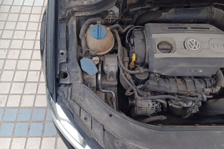 Used Volkswagen Magotan 2015 Revised Version 2.0 TSI Prestige Edition Engine Bay Right