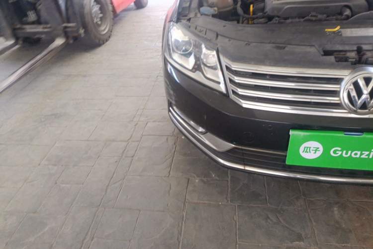 Used Volkswagen Magotan 2015 1.8TSI Prestige Model Engine Bay Right