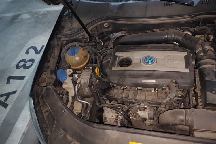 Used Volkswagen Magotan 2015 Revised Version 2.0 TSI Prestige Edition Engine Bay Right