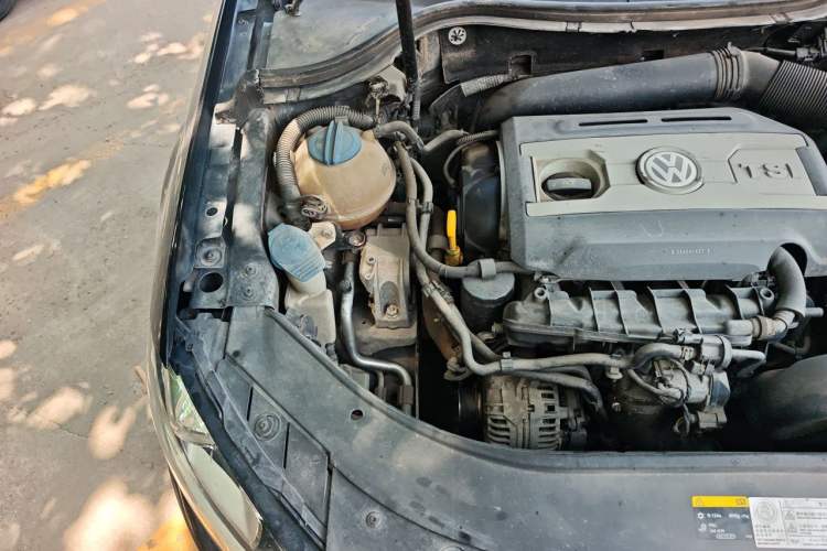 Used Volkswagen Magotan 2015 Revised 1.8TSI Prestige Version Engine Bay Right