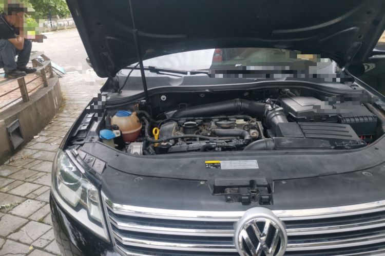 Used Volkswagen Magotan 2015 1.8TSI Luxury Model Engine Bay Right