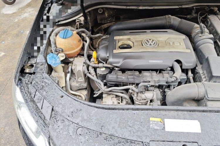Used Volkswagen Magotan 2015 Revised Version 2.0 TSI Luxury Edition Engine Bay Right