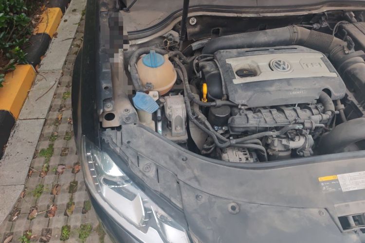 Used Volkswagen Magotan 2015 Facelift 1.8TSI Luxury Model Engine Bay Right