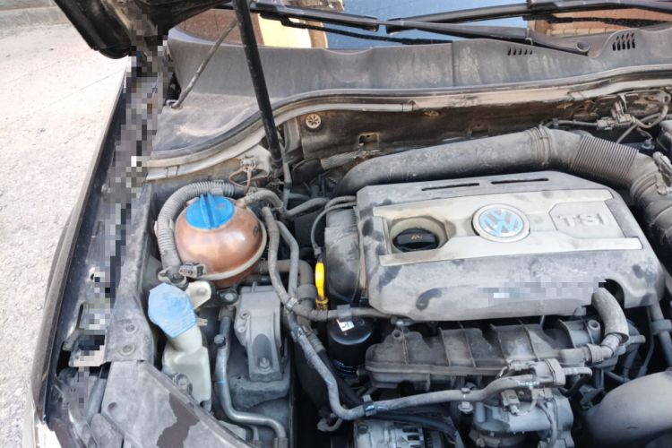 Used Volkswagen Magotan 2015 2.0 TSI Prestige Model Engine Bay Right