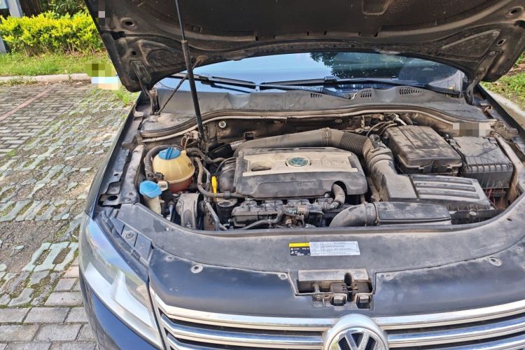 Used Volkswagen Magotan 2015 1.8TSI Advanced Model Engine Bay Right