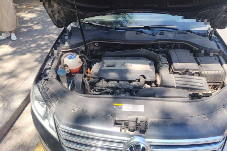 Used Volkswagen Magotan 2015 1.8TSI Luxury Model Engine Bay Right