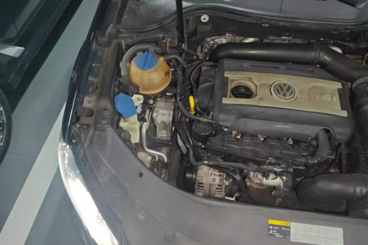 Used Volkswagen Magotan 2015 Revised Version 2.0 TSI Prestige Edition Engine Bay Right