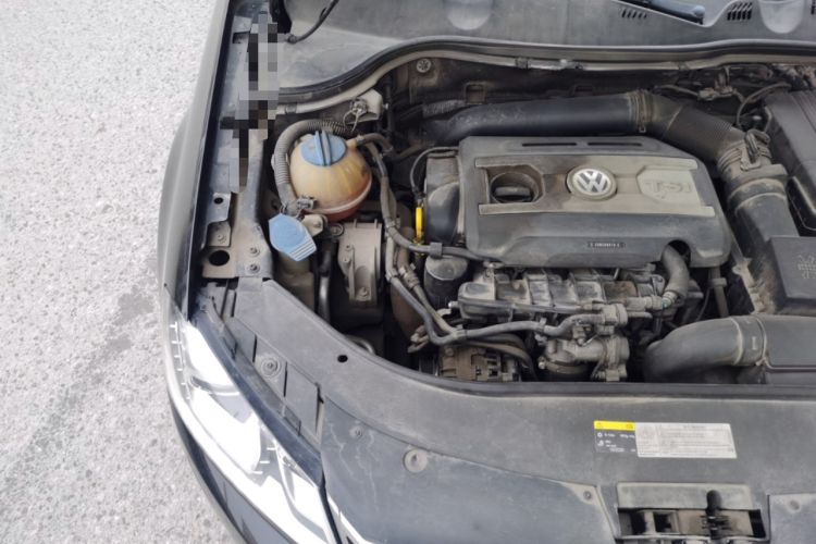 Used Volkswagen Magotan 2015 Revised Version 2.0 TSI Luxury Edition Engine Bay Right