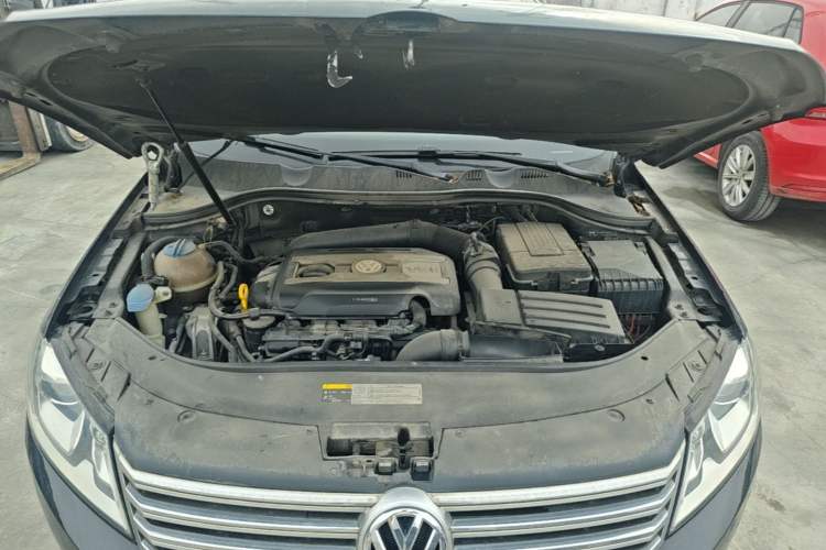 Used Volkswagen Magotan 2015 Facelift 1.8TSI Luxury Model Engine Bay