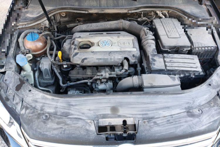 Used Volkswagen Magotan 2015 2.0 TSI Prestige Model Engine Bay