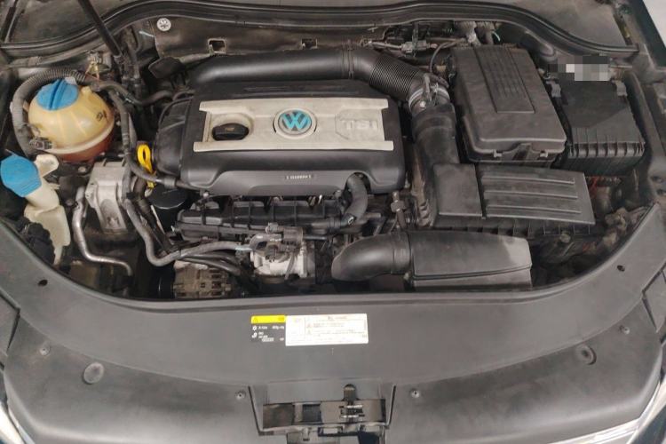Used Volkswagen Magotan 2015 Facelift 1.8TSI Luxury Model Engine Bay