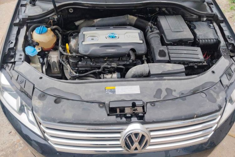 Used Volkswagen Magotan 2015 1.8TSI Prestige Model Engine Bay