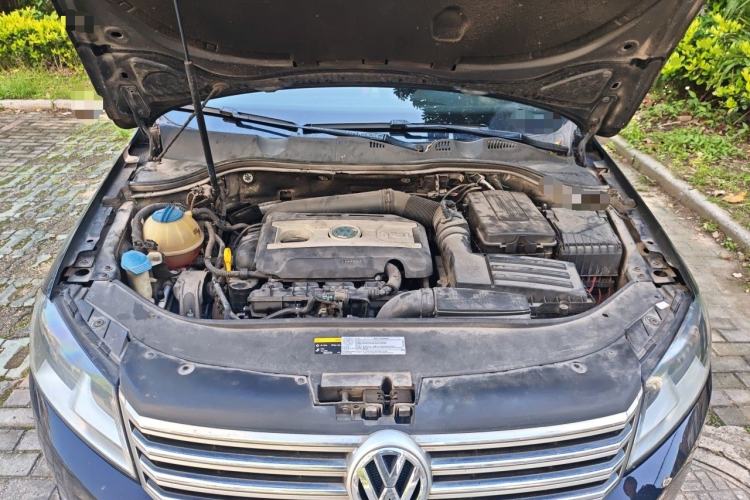 Used Volkswagen Magotan 2015 1.8TSI Advanced Model Engine Bay