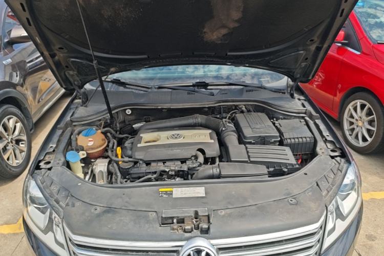 Used Volkswagen Magotan 2015 1.8TSI Luxury Model Engine Bay