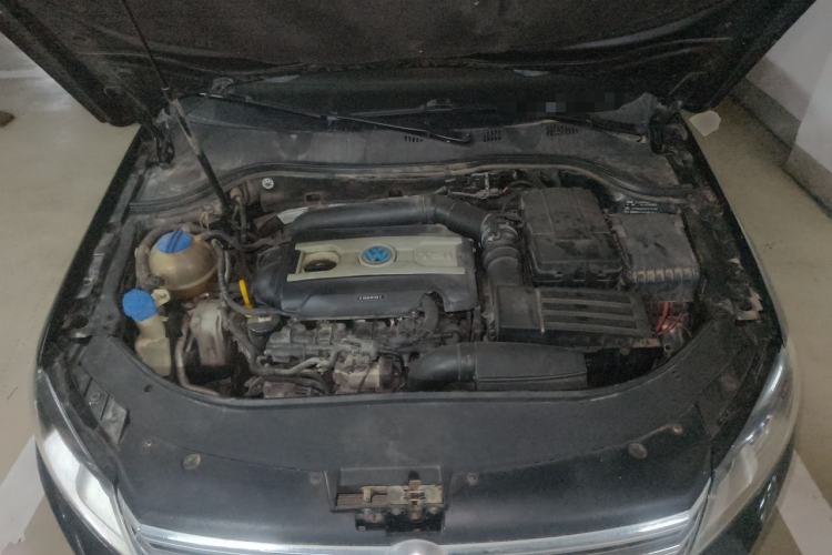 Used Volkswagen Magotan 2015 1.8TSI Advanced Model Engine Bay