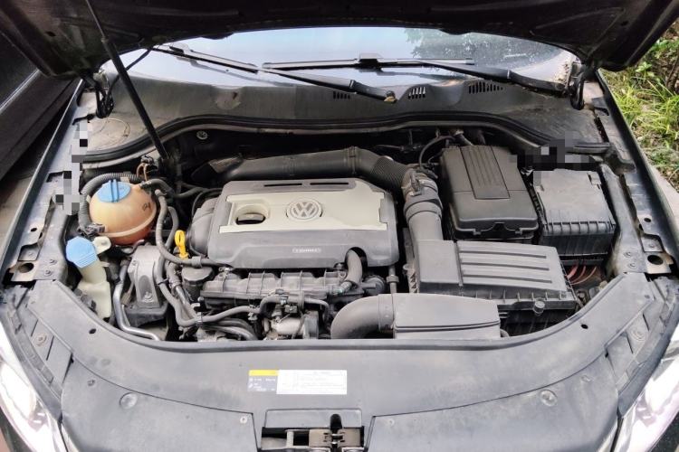 Used Volkswagen Magotan 2015 1.8TSI Luxury Model Engine Bay