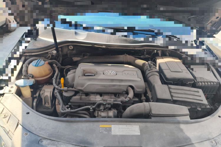 Used Volkswagen Magotan 2015 1.8TSI Luxury Model Engine Bay